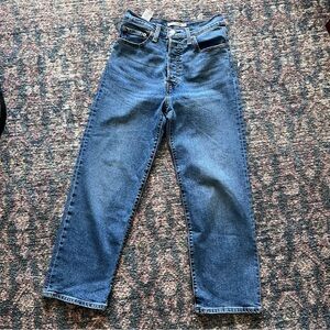 Levi’s size 27 blue denim jeans classic fit women’s ribcage straight ankle